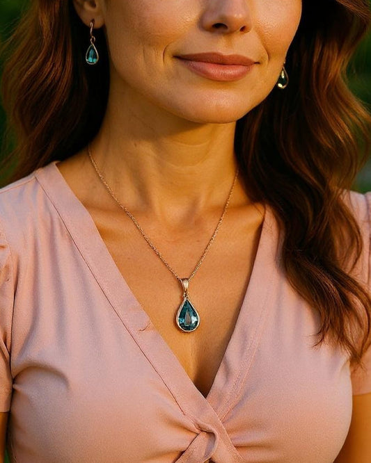 ADELIA™ SÆT | Halskæde & Øreringe med Dråbevedhæng