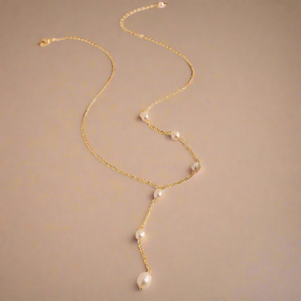 PERLEDRØM HALSKÆDE | Elegant & Tidløs Finesse